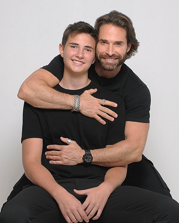 Sebastián Rulli surpreende seguidores com sessão de fotos com o filho