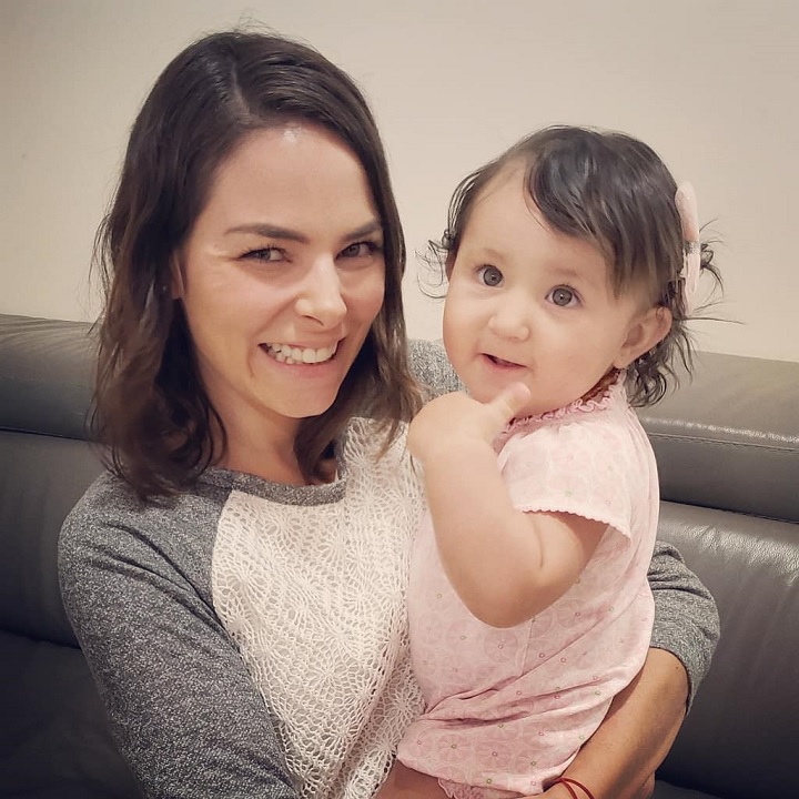 Alejandra Robles Gil e seus filhos