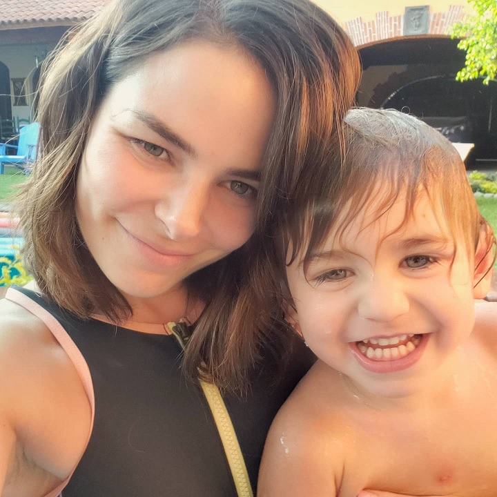 Alejandra Robles Gil e seus filhos