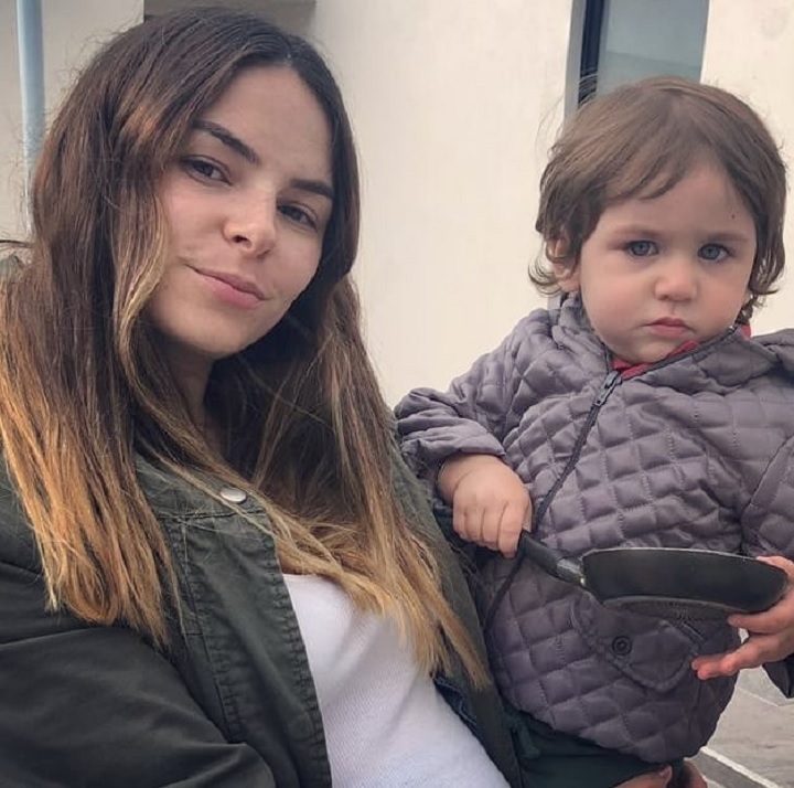 Alejandra Robles Gil e seus filhos